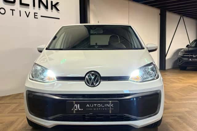 Volkswagen Up! (2017) thumbnail 2