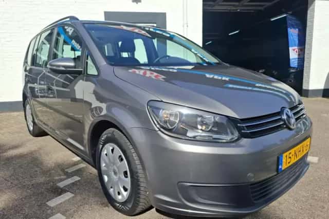 Volkswagen Touran (2010) thumbnail 2