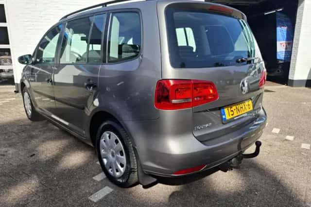 Volkswagen Touran (2010) thumbnail 3