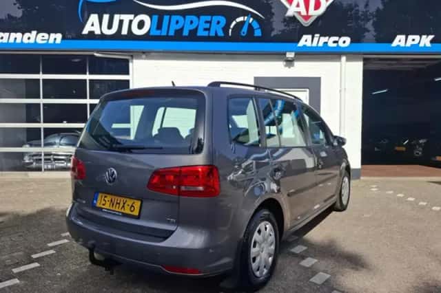 Volkswagen Touran (2010) thumbnail 4