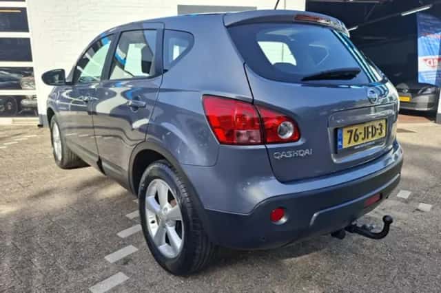 Nissan Qashqai (2009) thumbnail 3