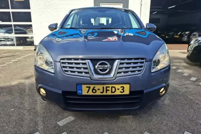 Nissan Qashqai (2009) thumbnail 5
