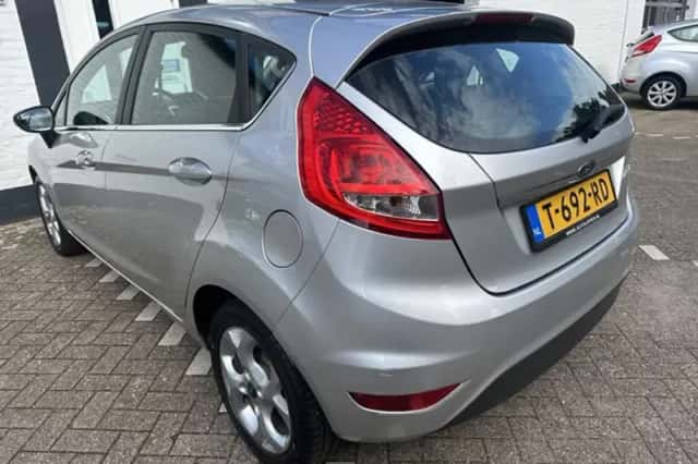 Ford Fiesta (2009) thumbnail 3