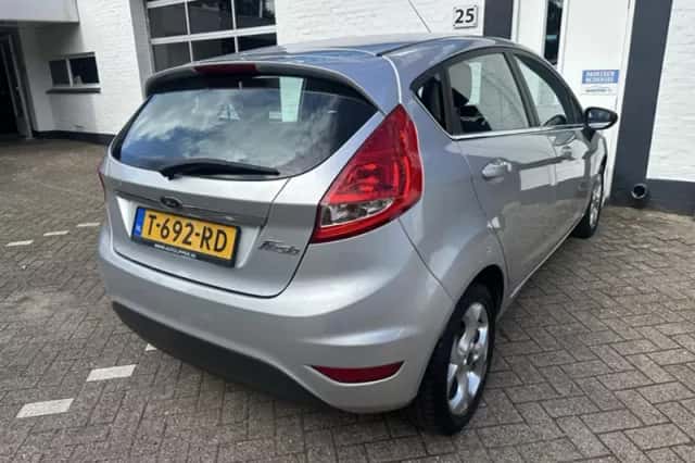 Ford Fiesta (2009) thumbnail 4