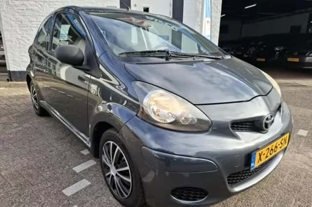Toyota Aygo (2009) thumbnail 2