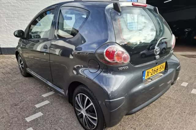 Toyota Aygo (2009) thumbnail 3