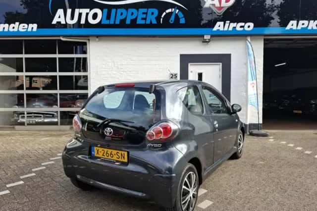 Toyota Aygo (2009) thumbnail 4