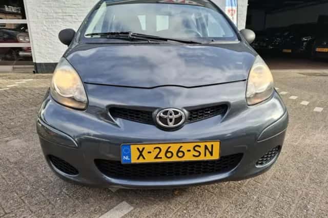 Toyota Aygo (2009) thumbnail 5