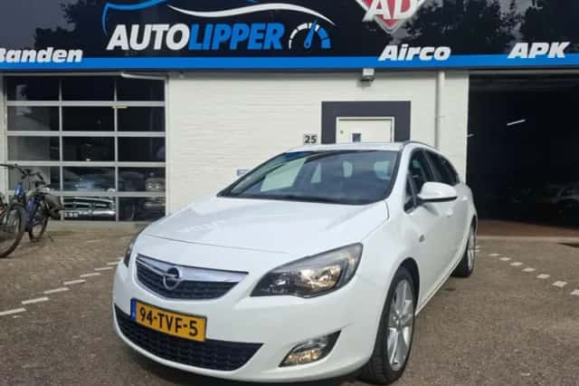 Opel Astra (2012) thumbnail 1