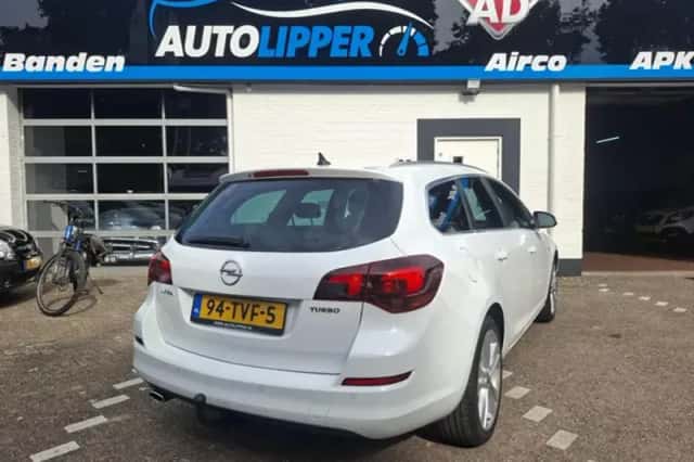 Opel Astra (2012) thumbnail 4