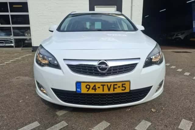 Opel Astra (2012) thumbnail 5