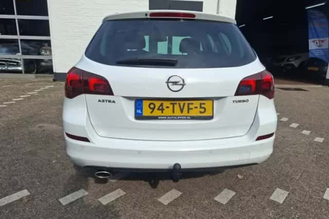 Opel Astra (2012) thumbnail 6