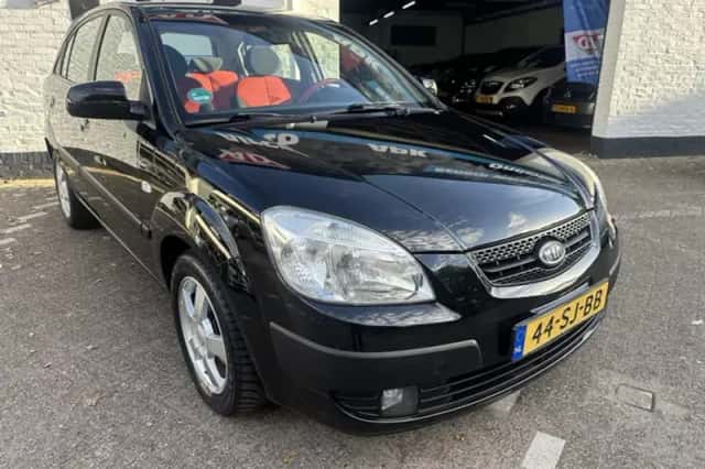 Kia Rio (2006) thumbnail 2