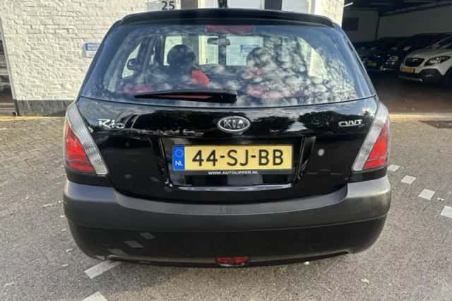 Kia Rio (2006) thumbnail 6