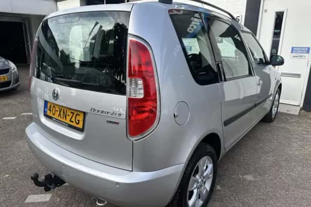 Škoda Roomster (2007) thumbnail 4