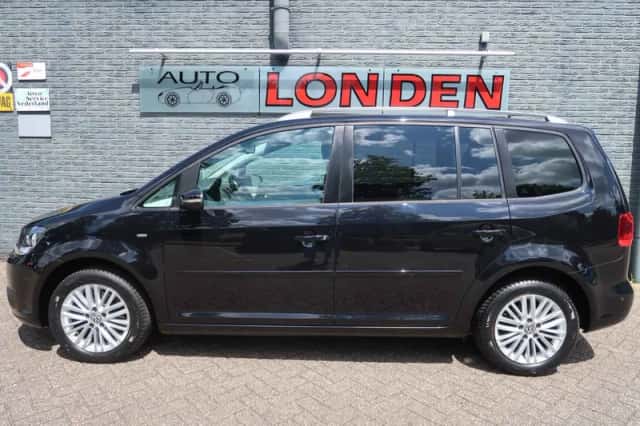 Volkswagen Touran (2014) thumbnail 2