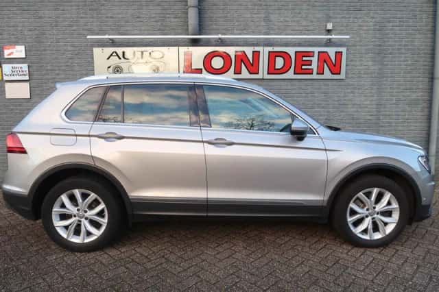 Volkswagen Tiguan (2017) thumbnail 2