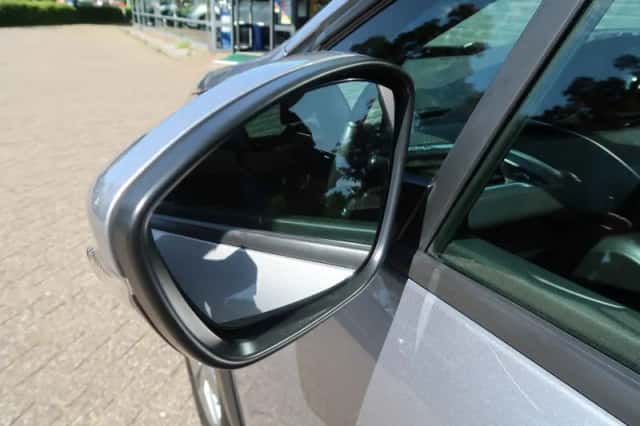 Peugeot 2008 (2019) thumbnail 4