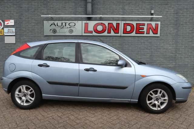 Ford Focus (2003) thumbnail 2