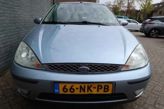 Ford Focus (2003) thumbnail 3