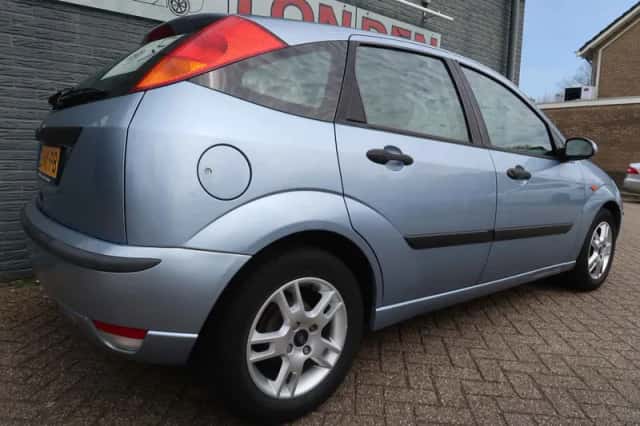 Ford Focus (2003) thumbnail 5