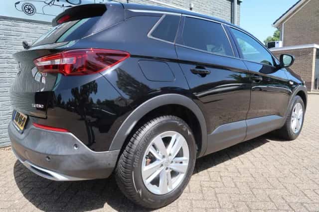 Opel Grandland (2018) thumbnail 2