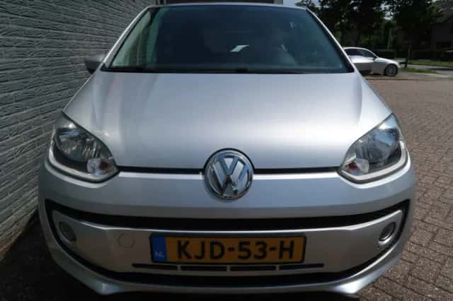 Volkswagen Up! (2015) thumbnail 3