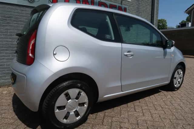 Volkswagen Up! (2015) thumbnail 5