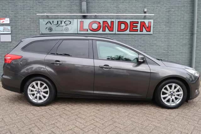 Ford Focus (2016) thumbnail 2