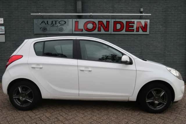 Hyundai i20 (2010) thumbnail 2