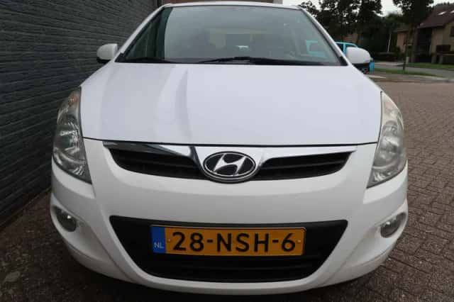 Hyundai i20 (2010) thumbnail 3