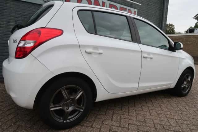 Hyundai i20 (2010) thumbnail 5