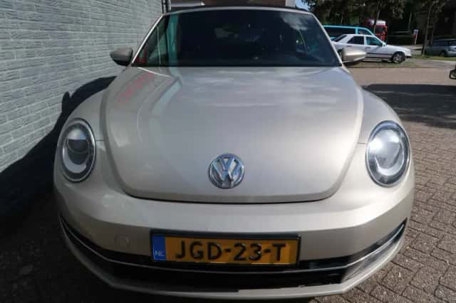 Volkswagen Beetle (2014) thumbnail 3