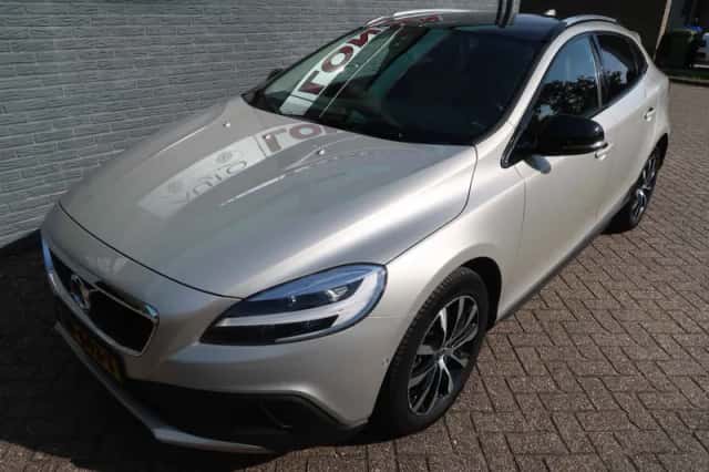 Volvo V40 Cross Country (2019) thumbnail 1