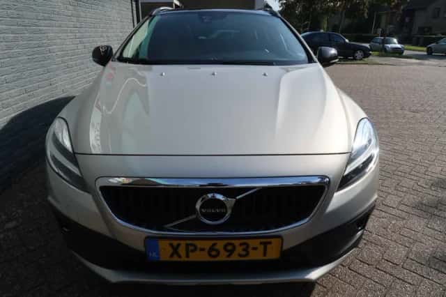 Volvo V40 Cross Country (2019) thumbnail 3