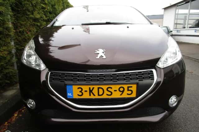 Peugeot 208 (2013) thumbnail 2