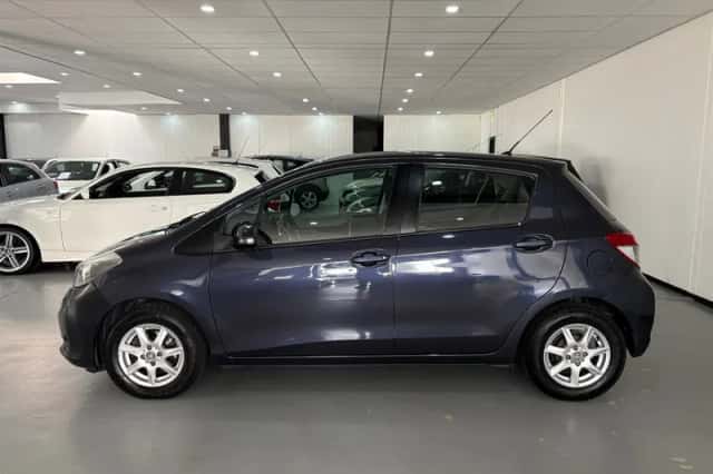 Toyota Yaris (2012) thumbnail 4