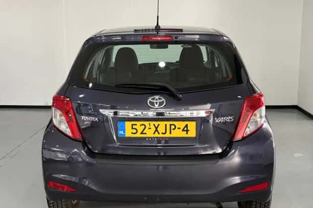 Toyota Yaris (2012) thumbnail 5