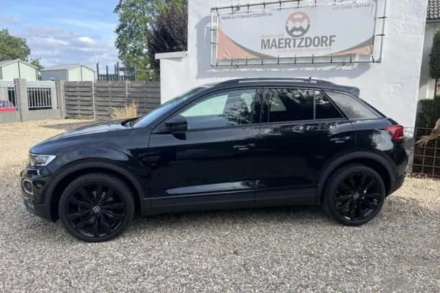 Volkswagen T-Roc (2022) thumbnail 2