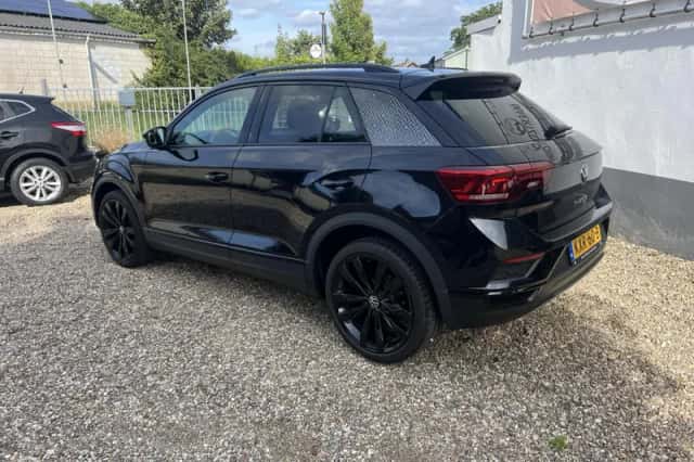 Volkswagen T-Roc (2022) thumbnail 3