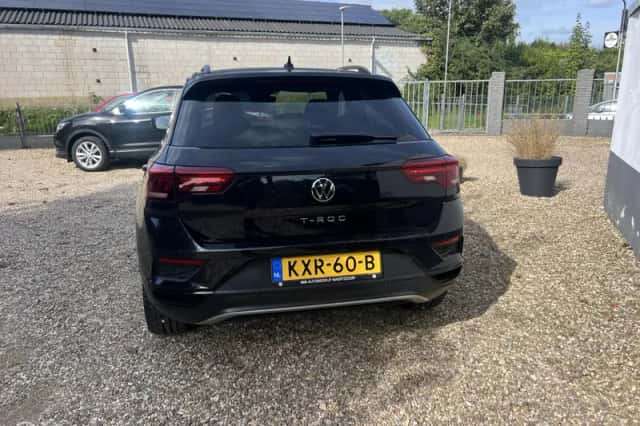 Volkswagen T-Roc (2022) thumbnail 4