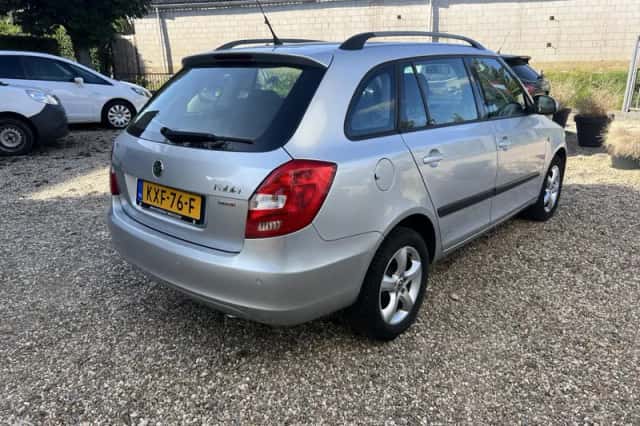 Škoda Fabia (2009) thumbnail 4