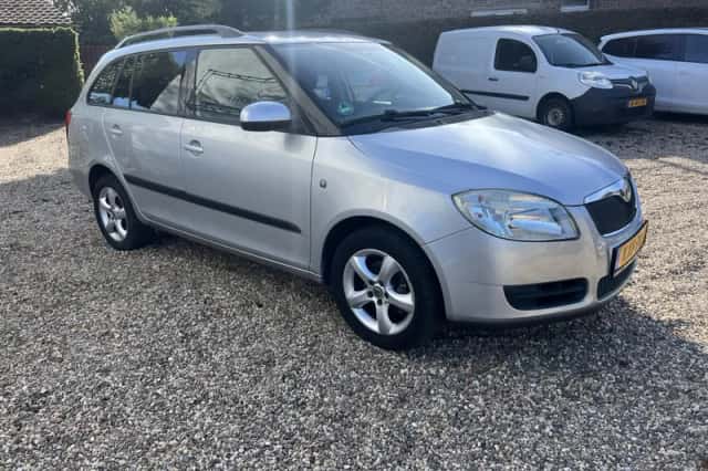 Škoda Fabia (2009) thumbnail 6