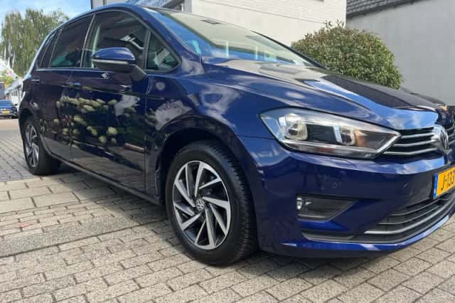 Volkswagen Golf Sportsvan (2017) thumbnail 3
