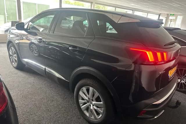 Peugeot 3008 (2020) thumbnail 4