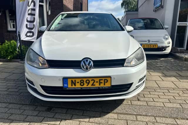 Volkswagen Golf (2013) thumbnail 2