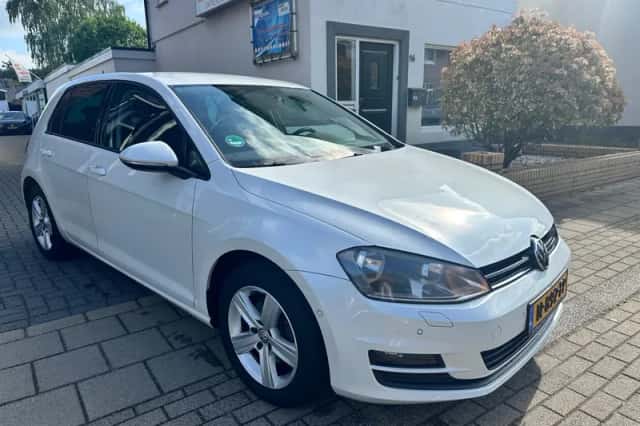 Volkswagen Golf (2013) thumbnail 3