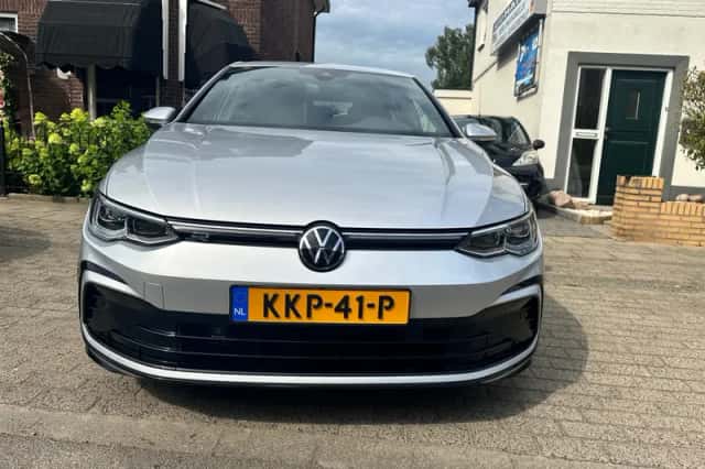 Volkswagen Golf (2022) thumbnail 2
