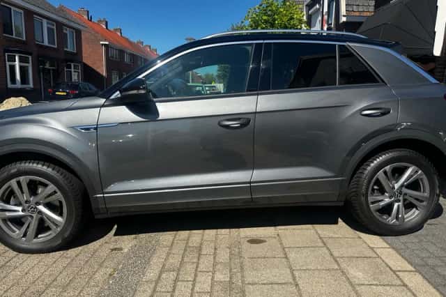Volkswagen T-Roc (2024) thumbnail 3