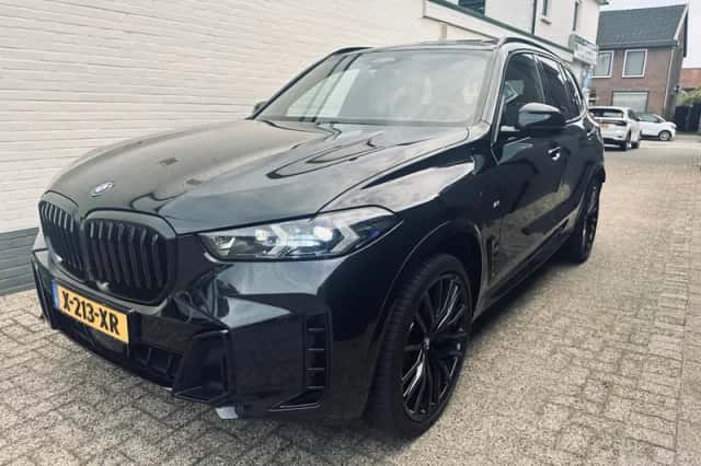 BMW X5 (2023) thumbnail 2